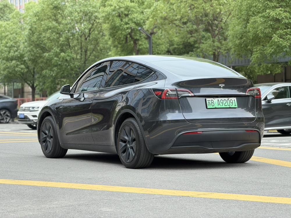 Tesla Model Y 2024 car image #5