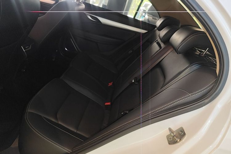 GEELY Emgrand 2018 car image #17