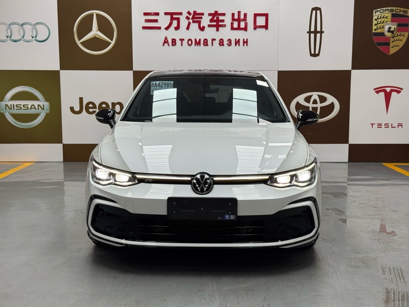 Volkswagen Golf 2022 car image #2