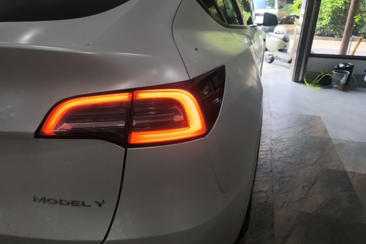 Tesla Model Y 2022 #8 Tesla Model Y 2022 car image #8