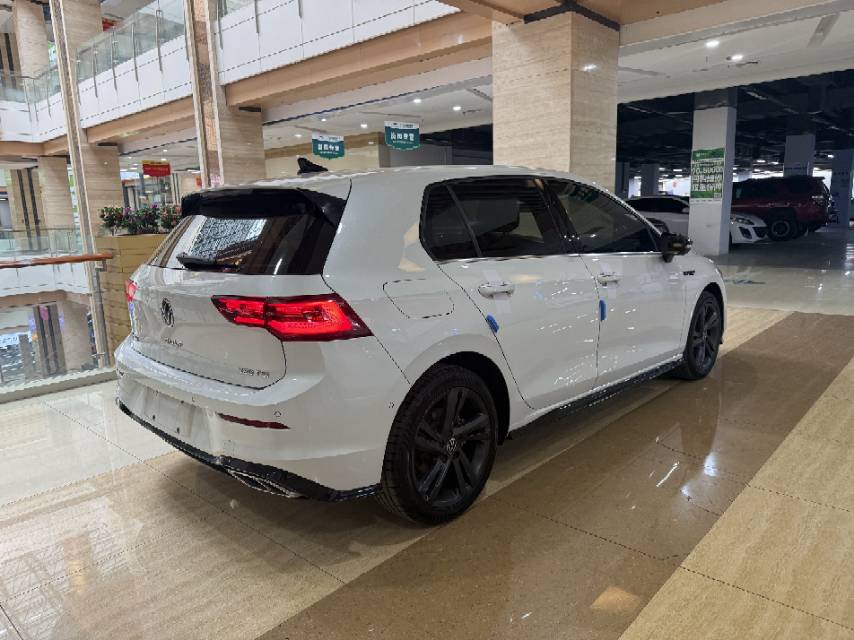 Volkswagen Golf 2022 car image #4
