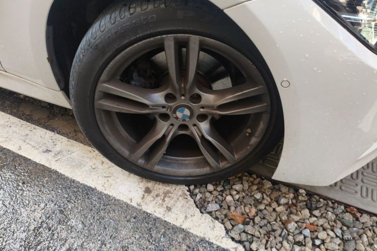 BMW 3 Series 2018 car image #6