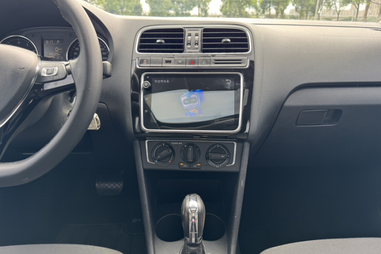 Volkswagen Polo 2018 car image #25
