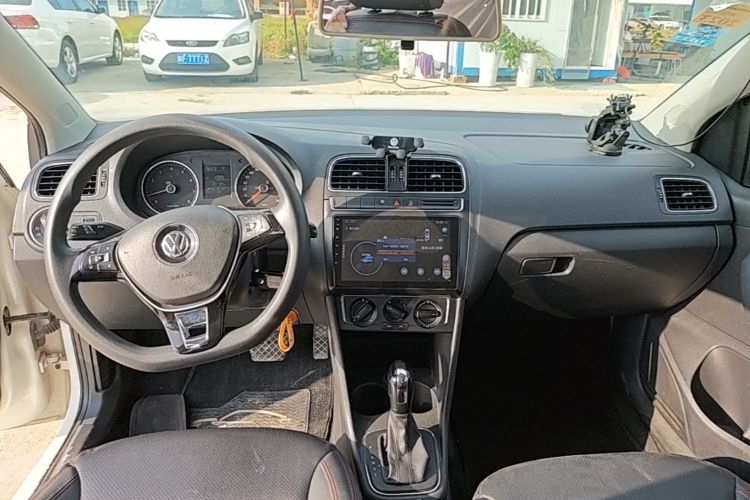 Volkswagen Polo 2015 #10 Volkswagen Polo 2015 car image #10
