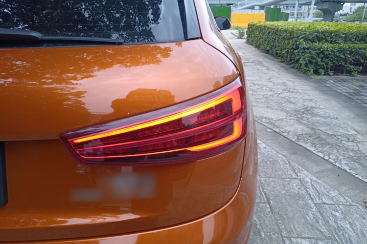 Audi Q3 2017 car image #8