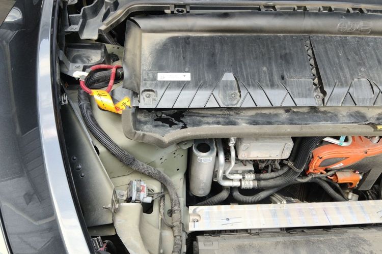 Tesla Model Y 2024 car image #23