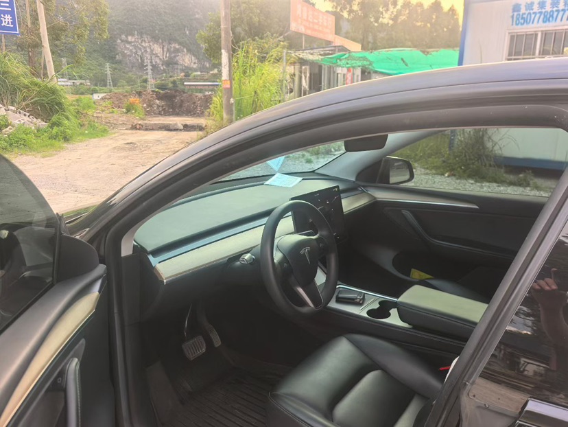 Tesla Model Y 2022 car image #4