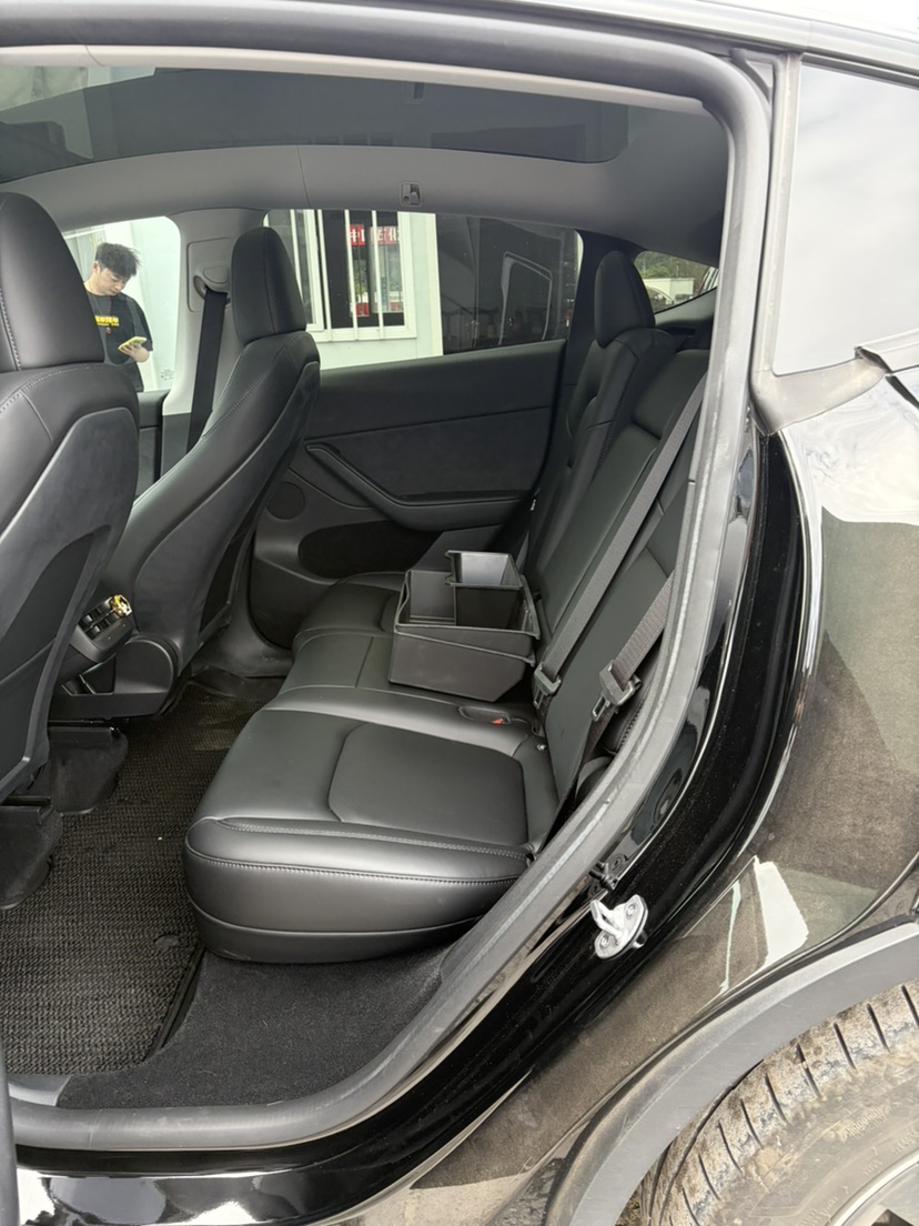 Tesla Model Y 2023 #5 Tesla Model Y 2023 car image #5