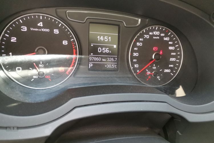Audi Q3 2018 car image #14