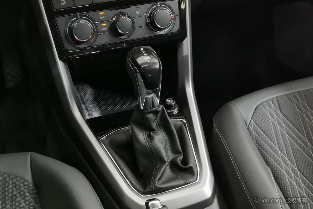 Volkswagen T-Cross 2020 car image #16