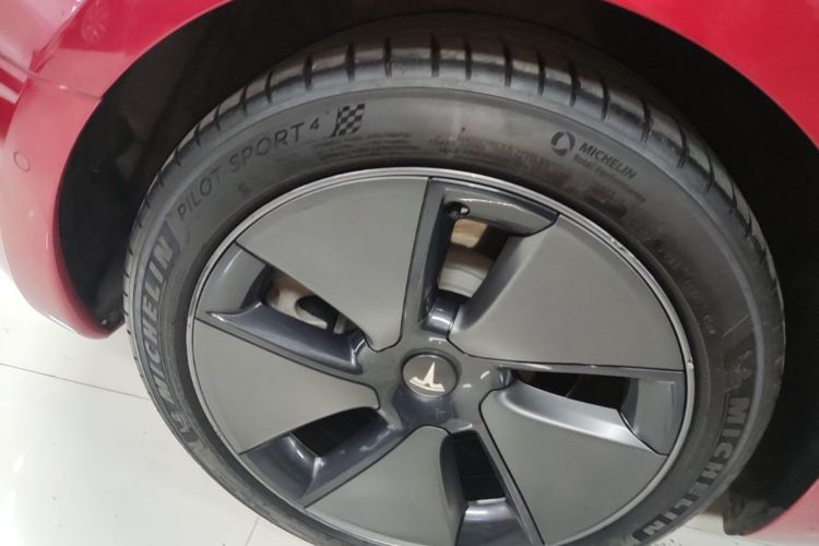 Tesla Model 3 2020 car image #10
