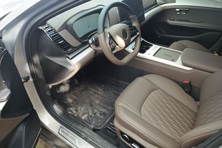 BYD Han 2025 car image #16