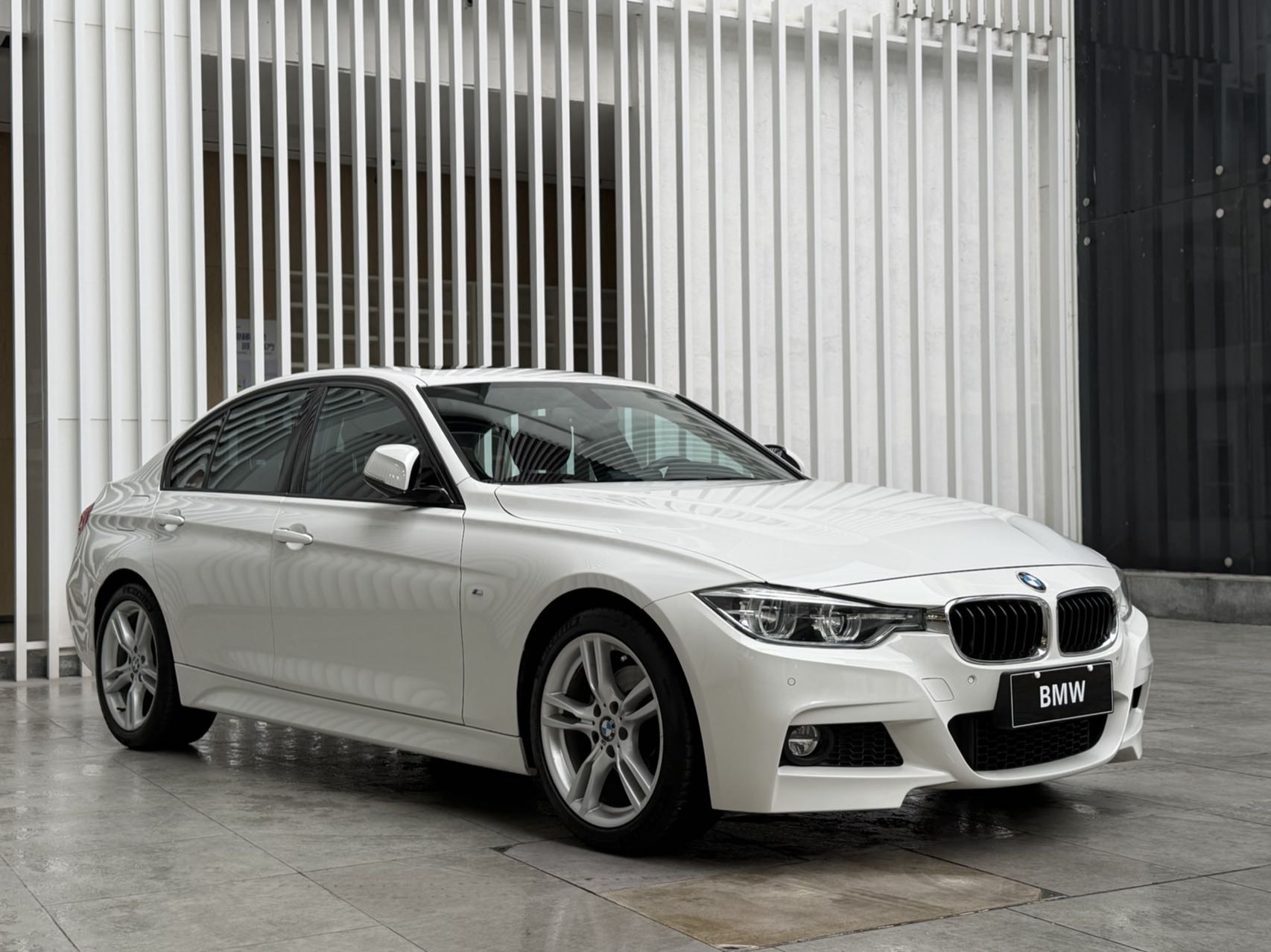 BMW 3 Series 2018 car image #3