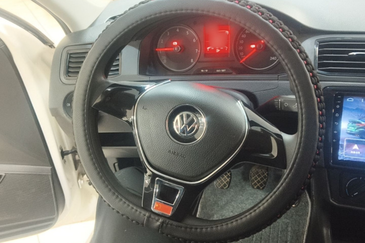Volkswagen Santana 2020 imagen de coche #11