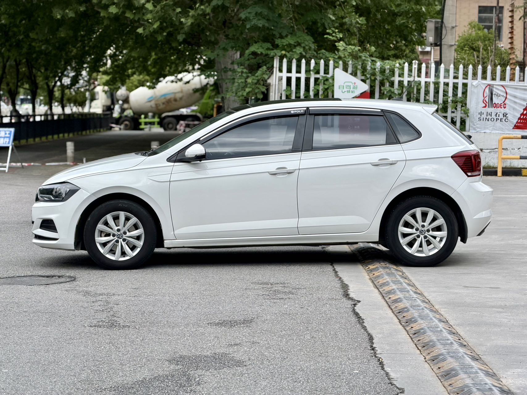 Volkswagen Polo 2021 car image #3