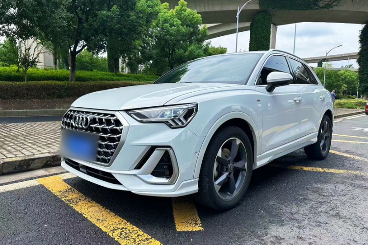 Audi Q3 2024 car image #3