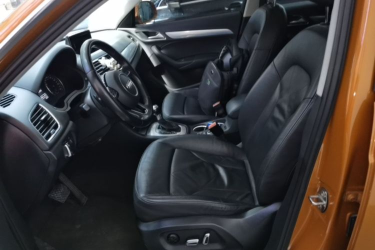 Audi Q3 2016 car image #15