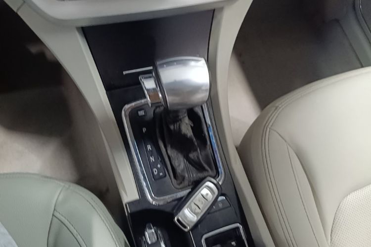 GEELY Emgrand 2015 car image #18