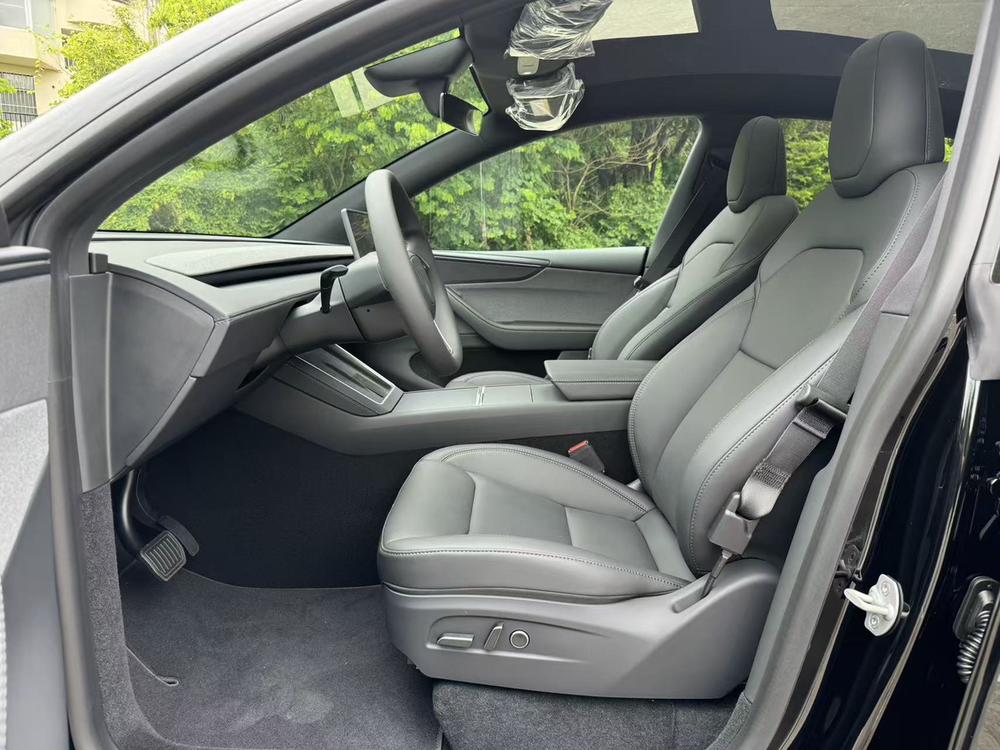 Tesla Model Y 2026 #16 Tesla Model Y 2026 car image #16