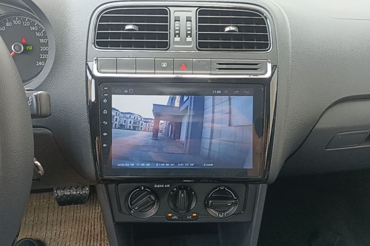 Volkswagen Polo 2017 car image #17