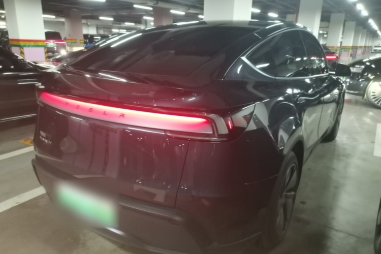 Tesla Model Y 2025 #7 Tesla Model Y 2025 immagine di auto #7