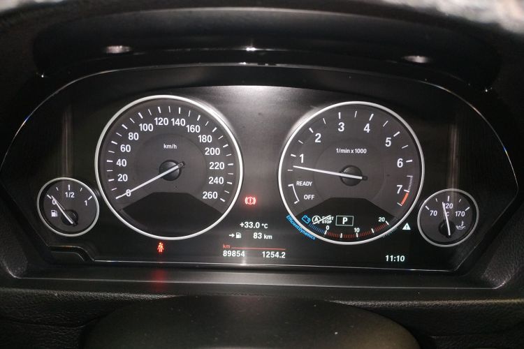 BMW 3 Series 2018 car image #12