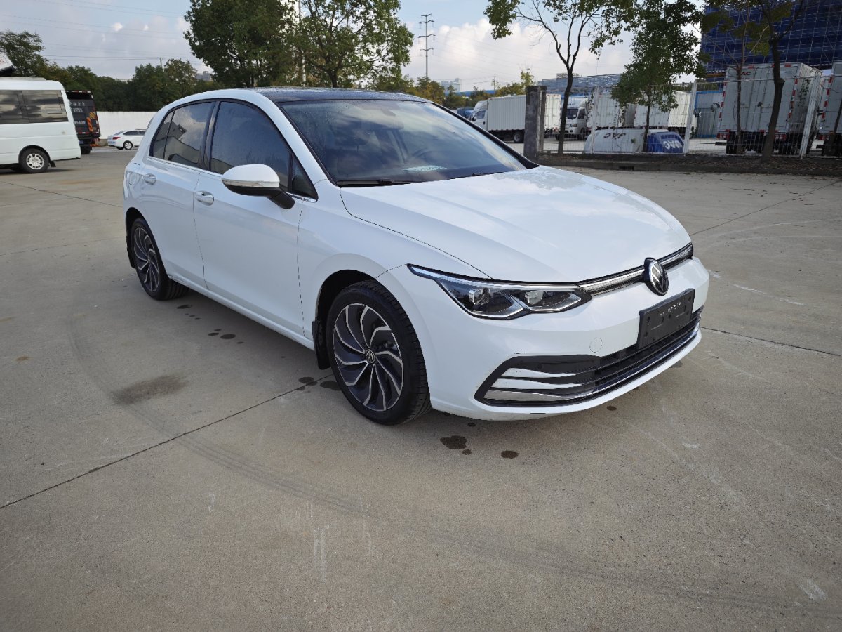 Volkswagen Golf 2021 car image #3