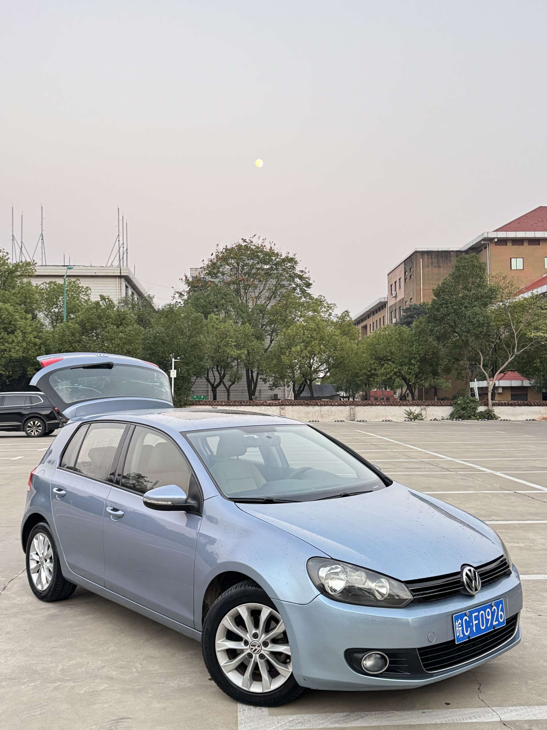 Volkswagen Golf 2012 car image #2