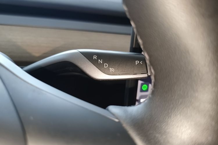 Tesla Model Y 2023 #14 Tesla Model Y 2023 car image #14
