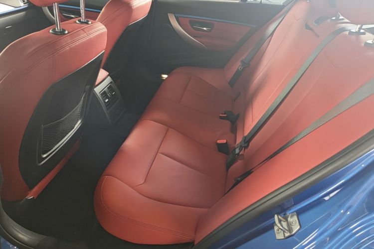 BMW 3 Series 2019 car image #17