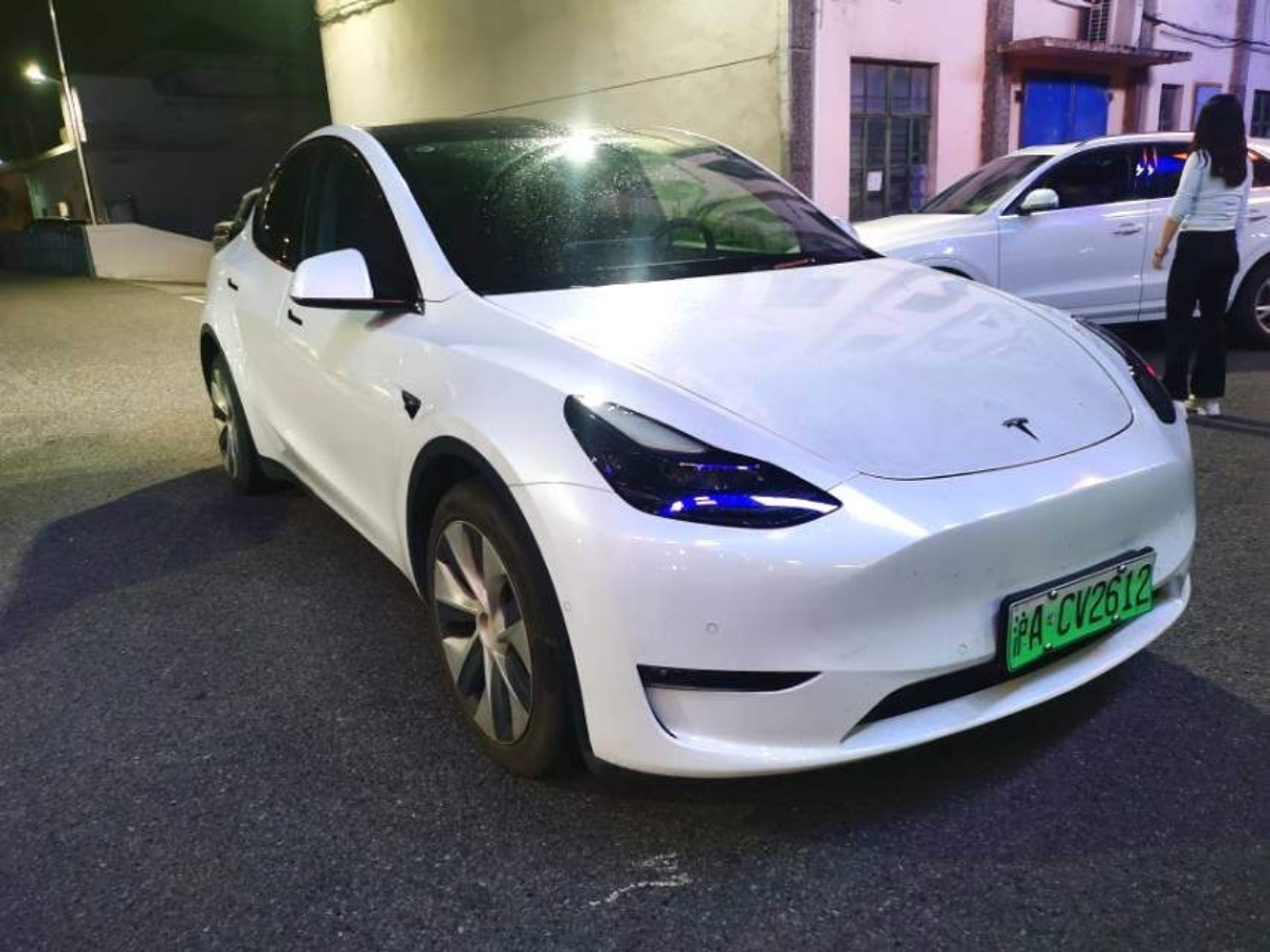Tesla Model Y 2022 #3 Tesla Model Y 2022 car image #3