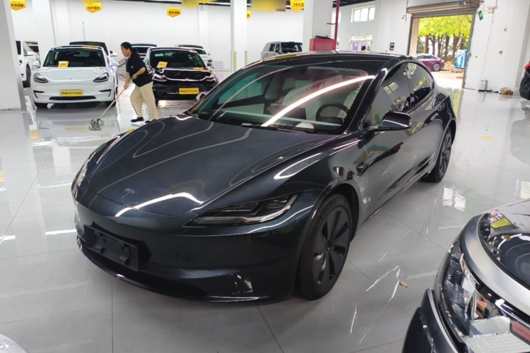 Tesla Model 3 2024 car image #2