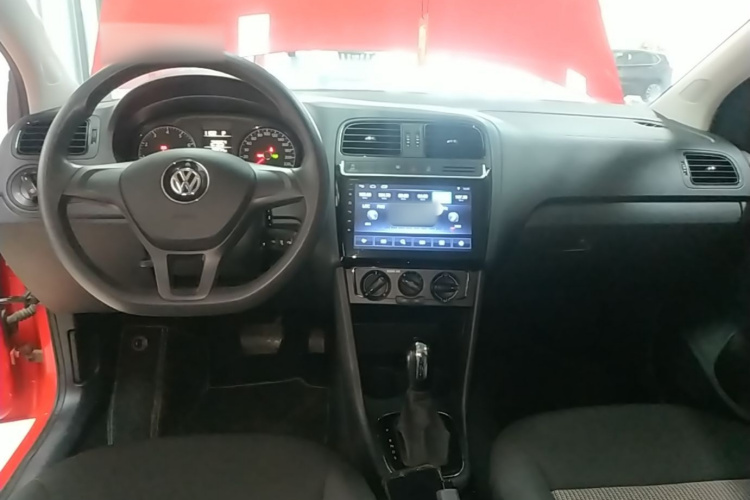 Volkswagen Polo 2018 car image #10