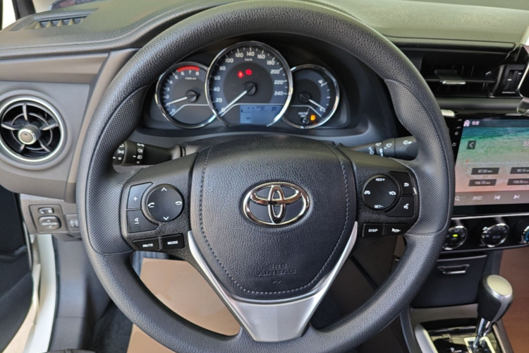 Toyota Corolla 2018 immagine di auto #11