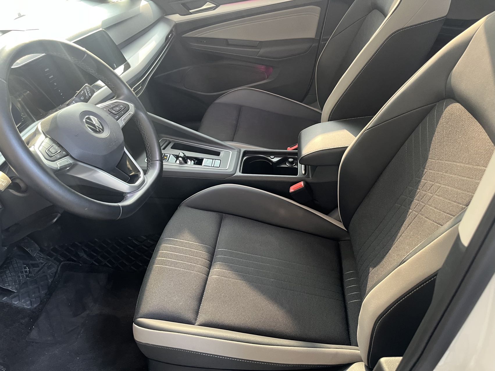 Volkswagen Golf 2022 car image #4