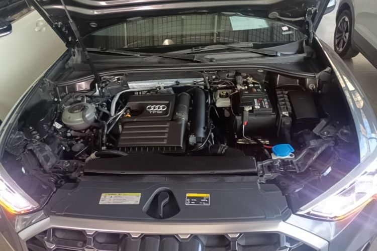 Audi Q3 2020 car image #22
