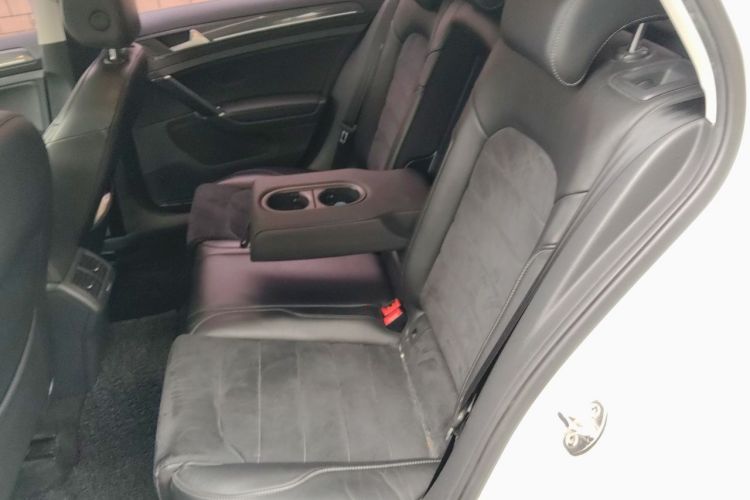 Volkswagen Golf 2018 car image #14