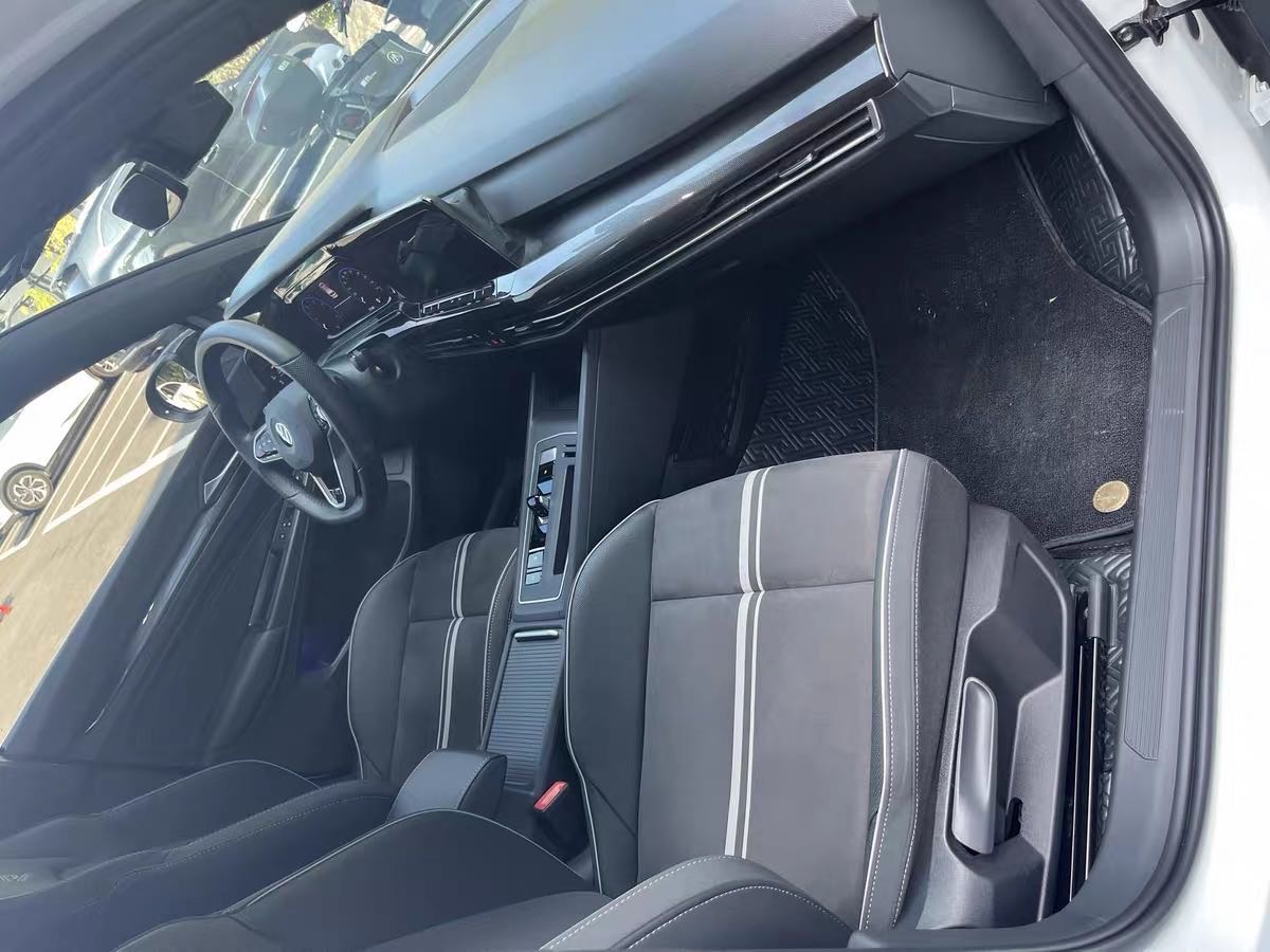 Volkswagen Golf 2024 immagine di auto #3