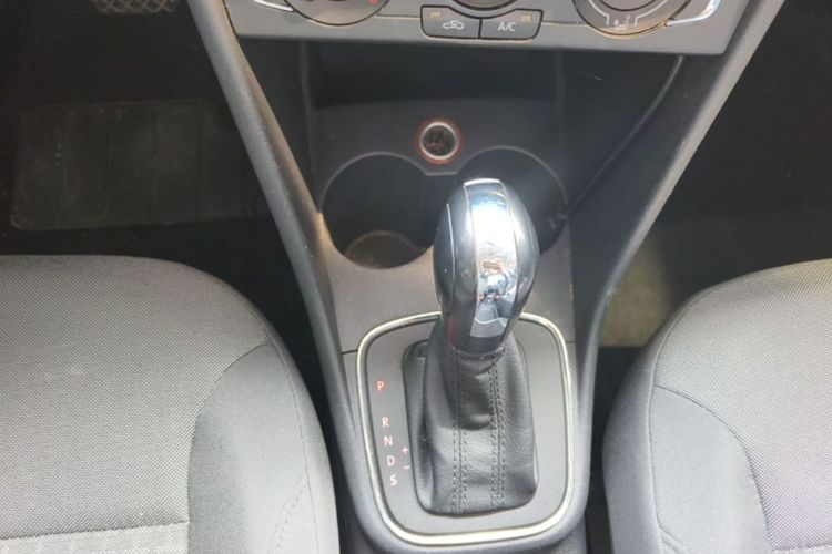 Volkswagen Polo 2015 car image #14