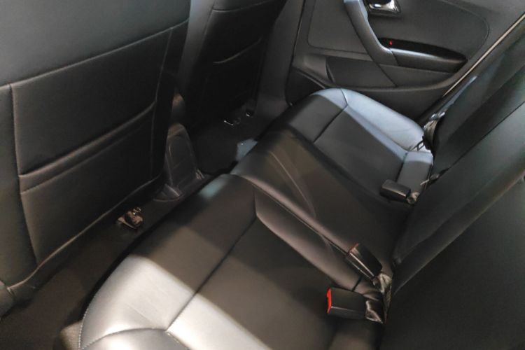 Volkswagen Polo 2015 imagem de carro #17