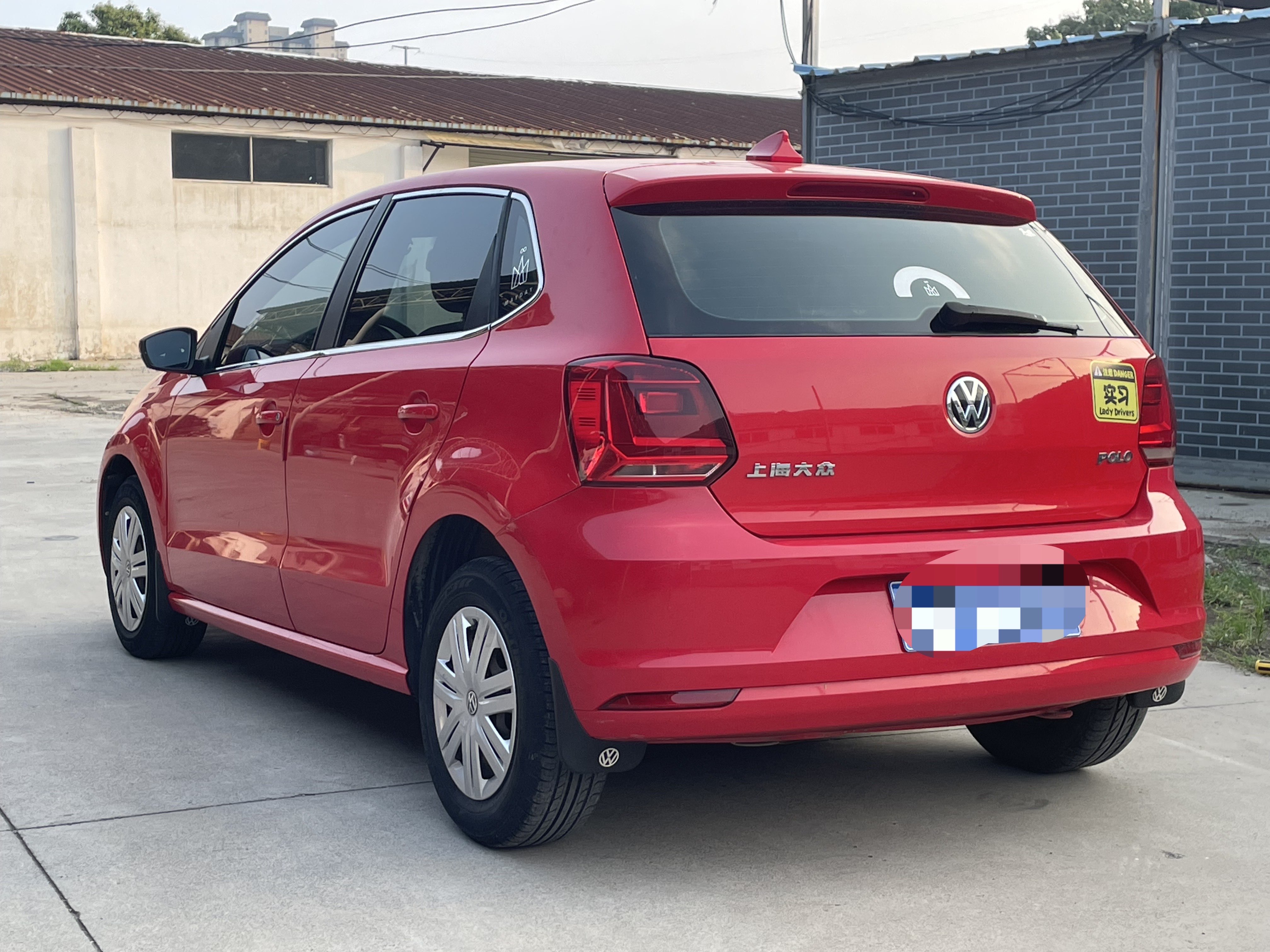 Volkswagen Polo 2015 car image #12
