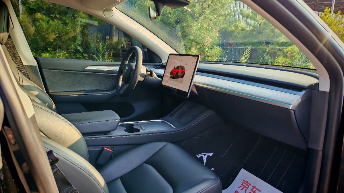 Tesla Model Y 2024 #8 Tesla Model Y 2024 car image #8
