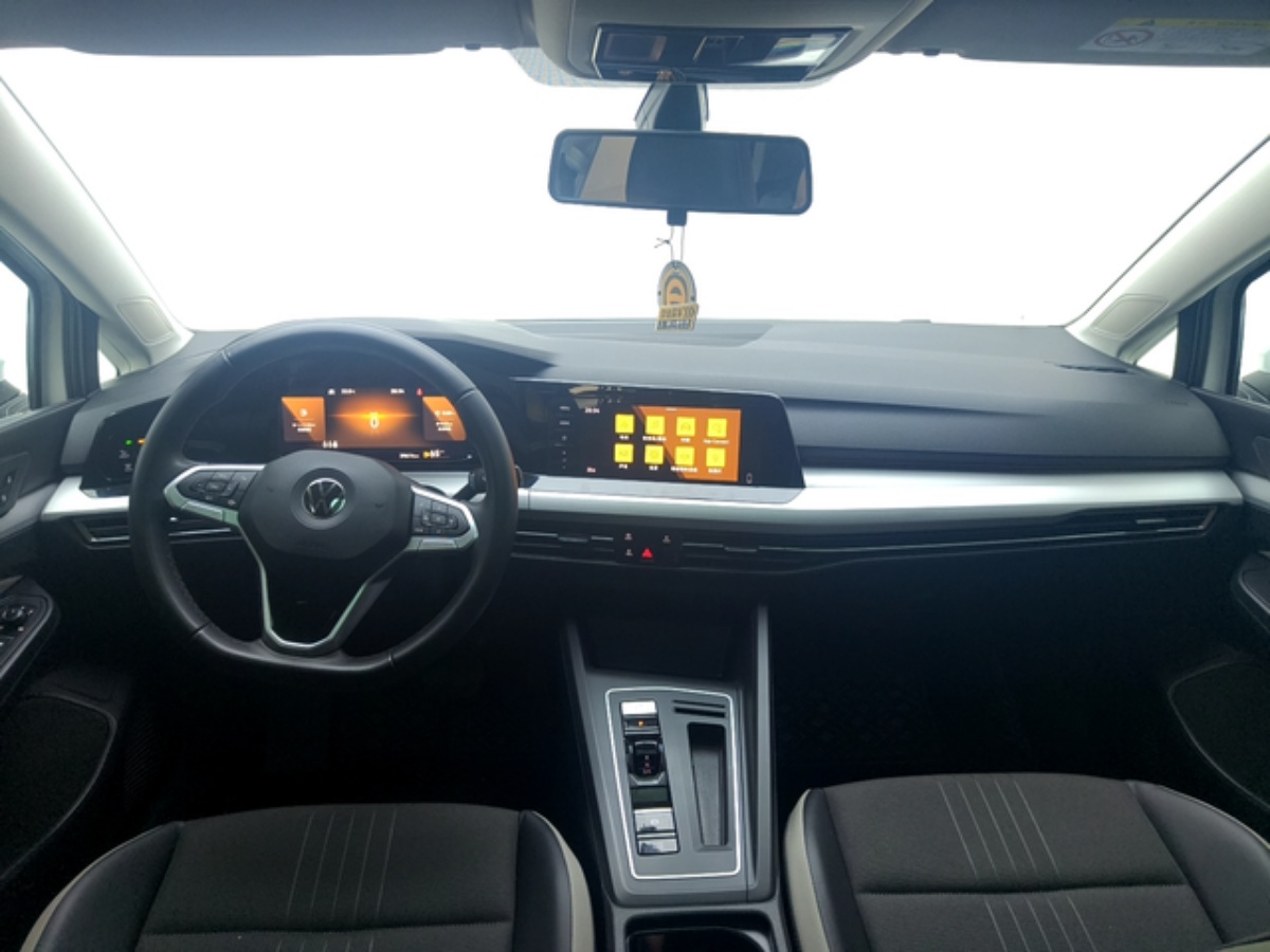 Volkswagen Golf 2021 car image #6