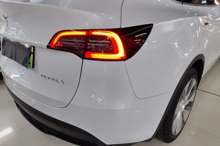 Tesla Model Y 2022 #8 Tesla Model Y 2022 car image #8