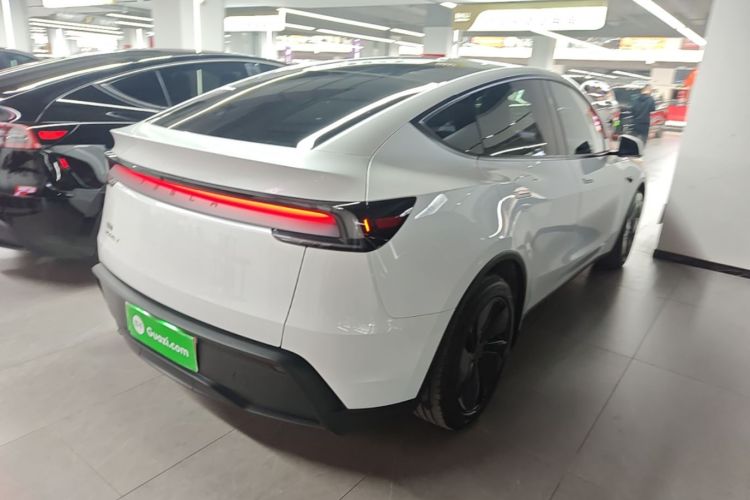 Tesla Model Y 2025 #7 Tesla Model Y 2025 car image #7