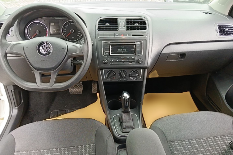 Volkswagen Polo 2016 car image #10