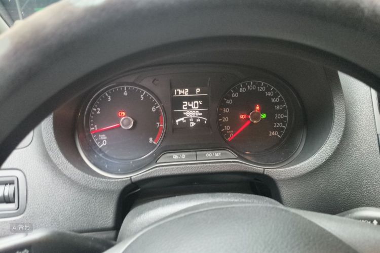 Volkswagen Polo 2018 car image #13