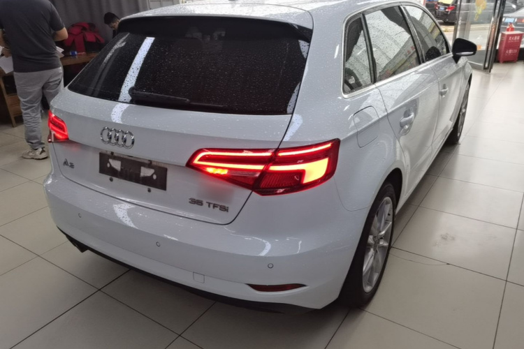 Audi A3 2018 car image #7