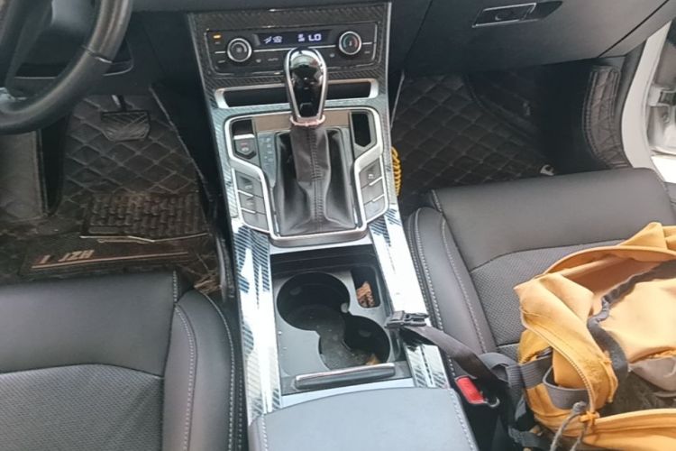 GEELY Emgrand 2018 #14 GEELY Emgrand 2018 car image #14