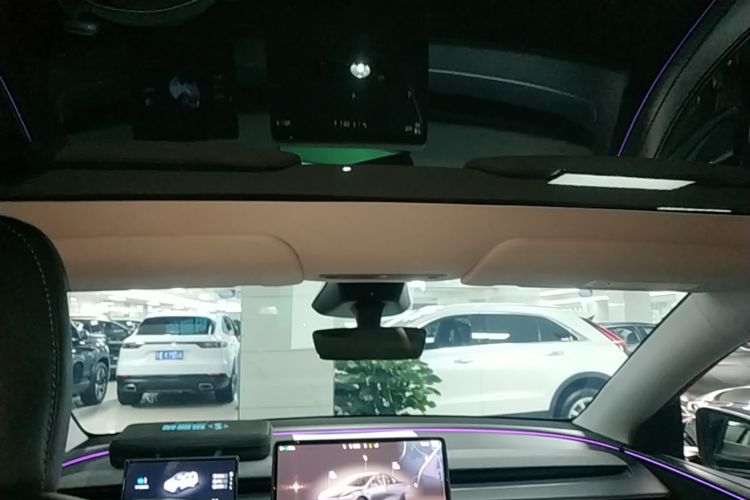 Tesla Model Y 2025 #20 Tesla Model Y 2025 car image #20